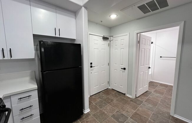 Studio, 1 bath, 700 sqft, $2,448, Unit 105