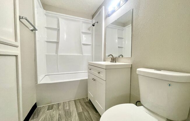 1 bed, 1 bath, 700 sqft, $965, Unit Unit 136