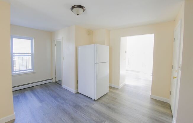 2 beds, 1 bath, $1,685, Unit 6-2 Gorman Ave.