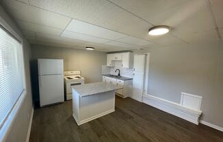 3 beds, 1 bath, 1,100 sqft, $900, Unit 5