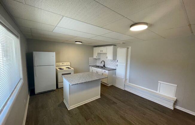 3 beds, 1 bath, 1,100 sqft, $900, Unit 5