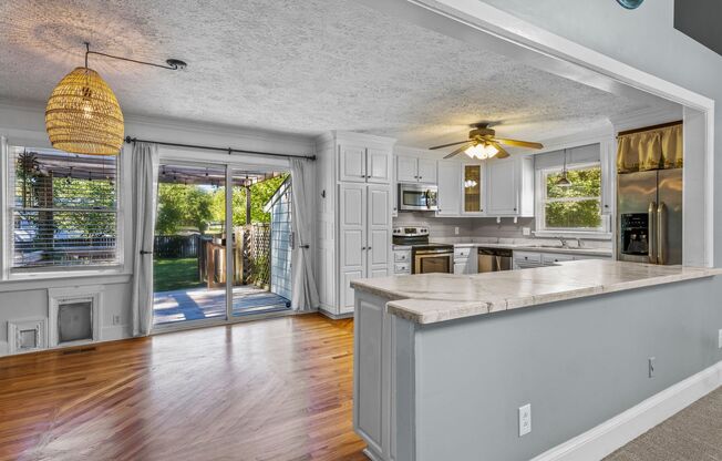 Gorgeous 3 Bedroom Ranch in North Raleigh, updated, pet friendly, fenced-in yard!