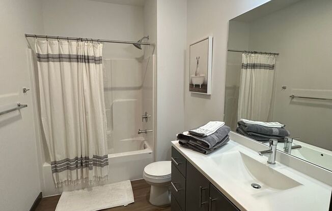 Studio, 1 bath, 425 sqft, $1,440, Unit 122 - Furnished