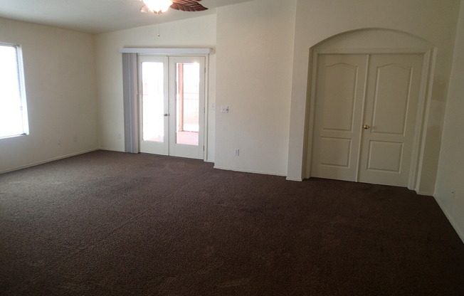 3 beds, 2 baths, $1,350