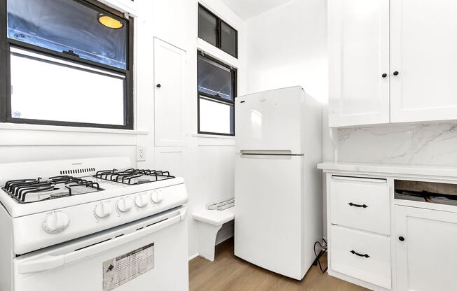 Studio, 1 bath, 400 sqft, $1,475, Unit 124