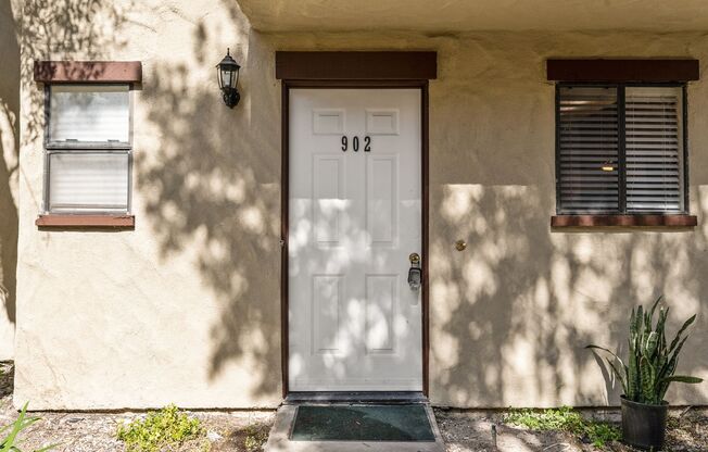 2 beds, 1.5 baths, $2,375, Unit 7012 Casa Lane #17