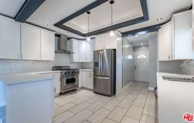 5472 3 AVE