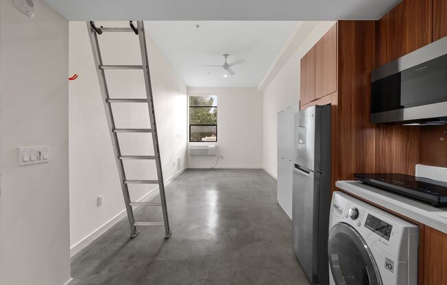 Studio, 1 bath, 408 sqft, $1,975, Unit 33-Bedroom3