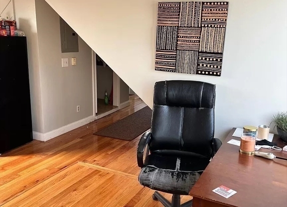 Studio, 1 bath, 500 sqft, $1,750, Unit 4