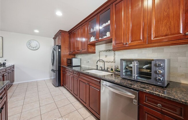 5 beds, 3.5 baths, 2,914 sqft, $5,500