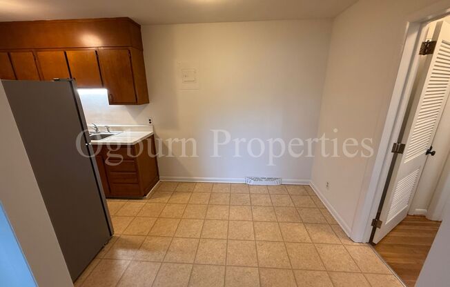 605011 - BALCONY COURT APTS