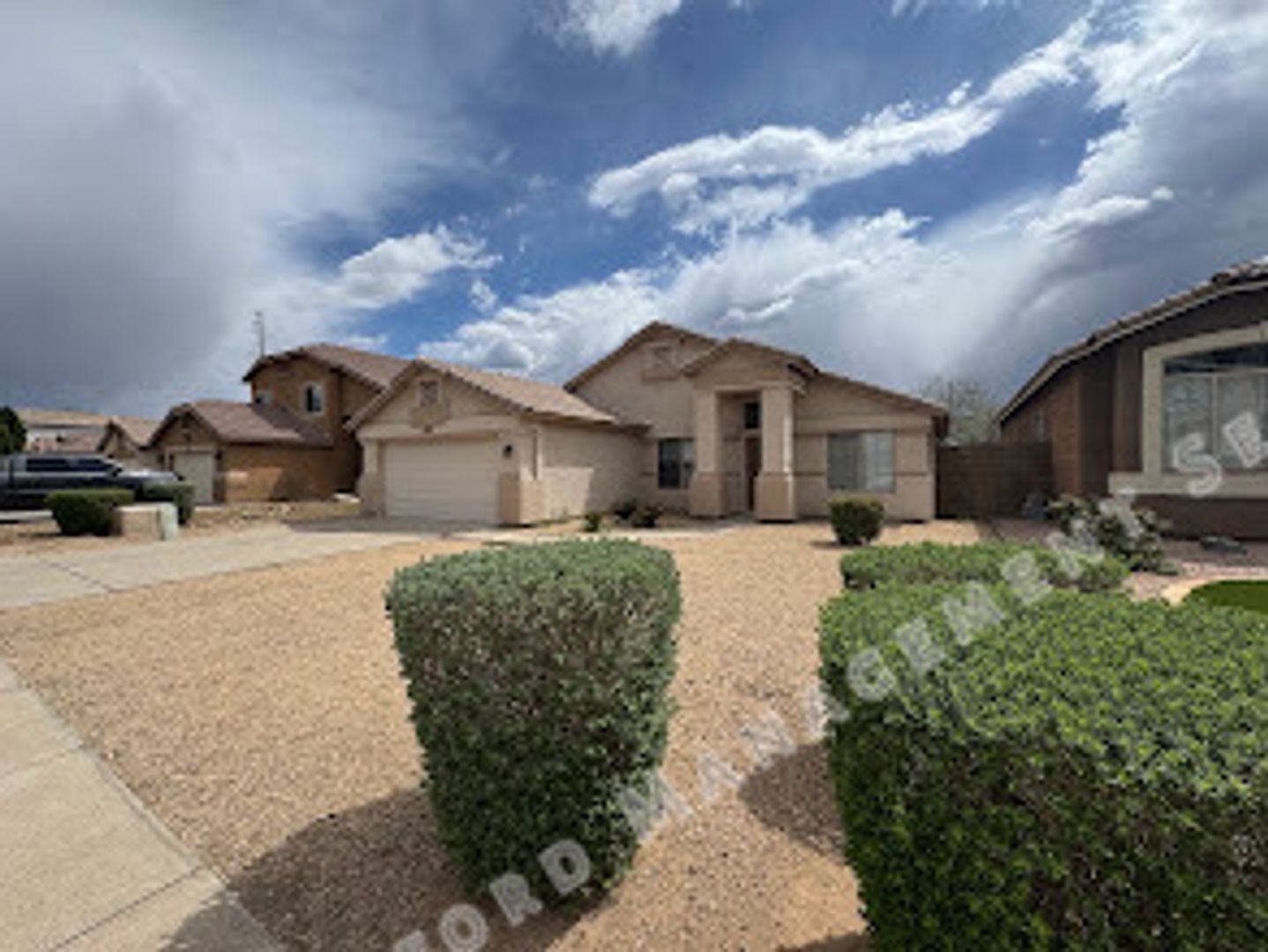 Now Available – Modern 4-Bedroom Home in Prime Phoenix Location!