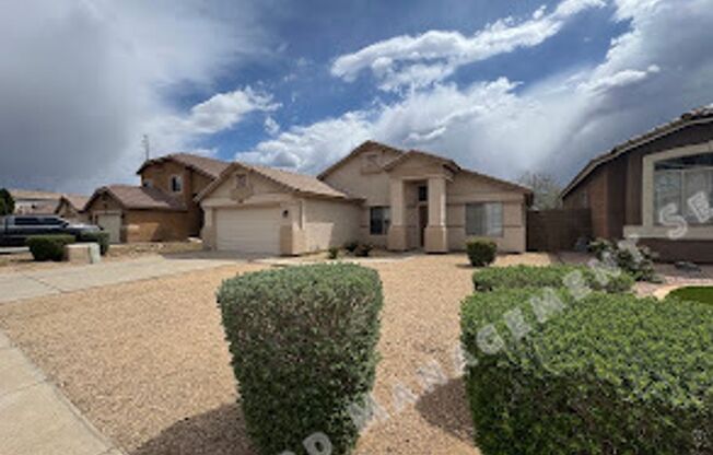 Now Available – Modern 4-Bedroom Home in Prime Phoenix Location!