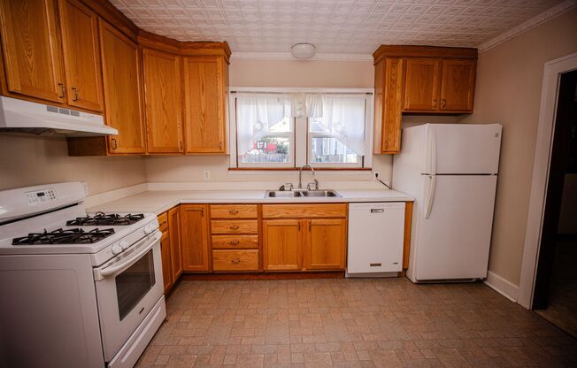 1452 Rollins Ave Rd.