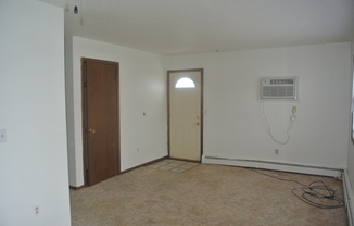 2 beds, 1 bath, $625, Unit A