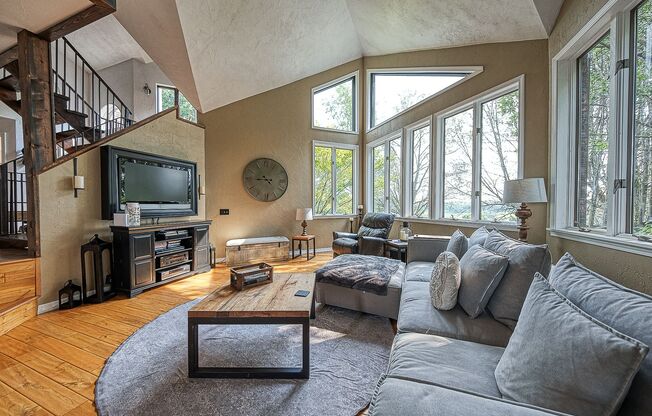 Privacy on 4 Acres -- Enjoy Daily Serenity and Relaxation after the US Open