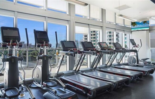 2 beds, 2 baths, $4,400, Unit # 3220 N