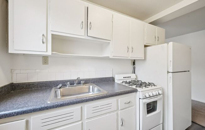 2 beds, 1 bath, 610 sqft, $850, Unit 195-03