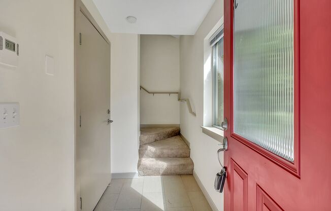 Cheery & Bright Columbia City Townhome