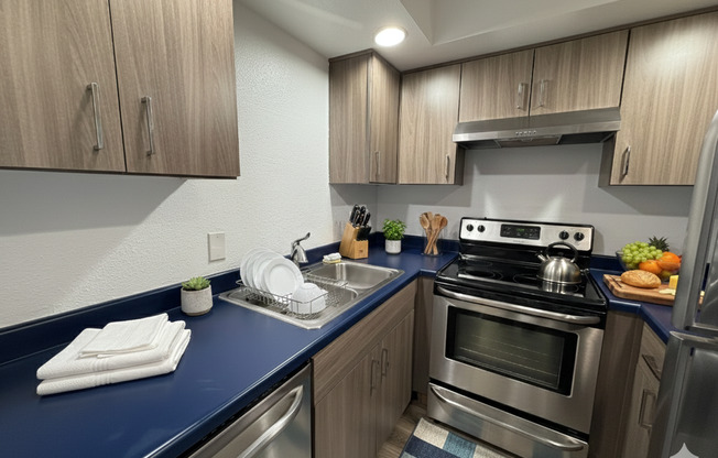 2 beds, 1 bath, 933 sqft, $1,675, Unit 208