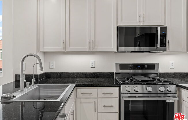 1 bed, 1 bath, 690 sqft, $3,100, Unit 314