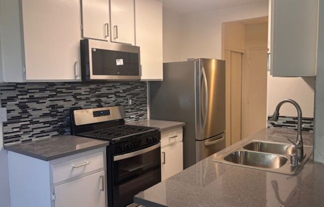 1 bed, 1 bath, 700 sqft, $2,172, Unit 275