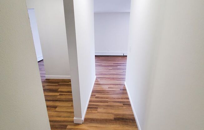 2 beds, 1 bath, 1,027 sqft, $1,299, Unit 5-207
