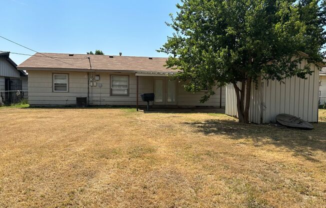 4 Bedroom 1.5 Bathroom - Covered Carport