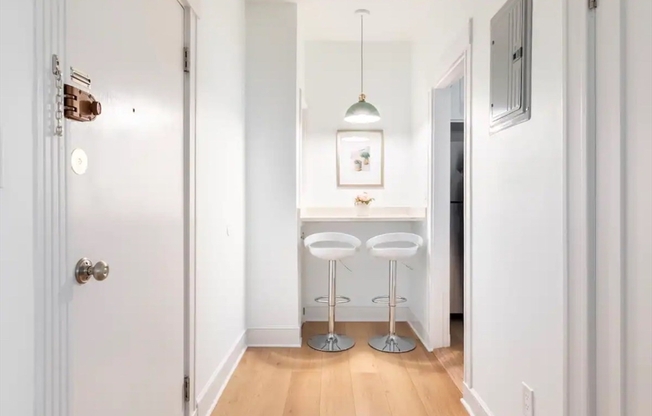 Studio, 1 bath, 328 sqft, $2,800, Unit 3