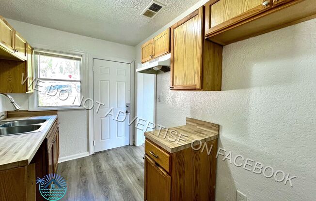 Lovely 3 bedroom / 1 bathroom home now available for rent!