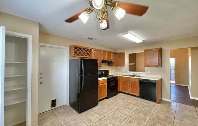 3 beds, 2 baths, $1,500