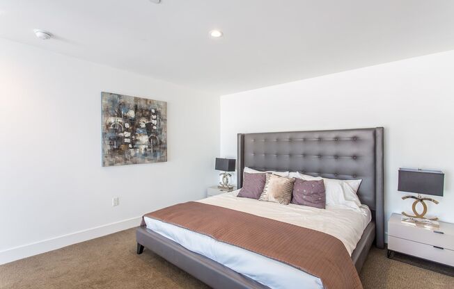 1 bed, 1.5 baths, 890 sqft, $3,500, Unit 1616 - 211