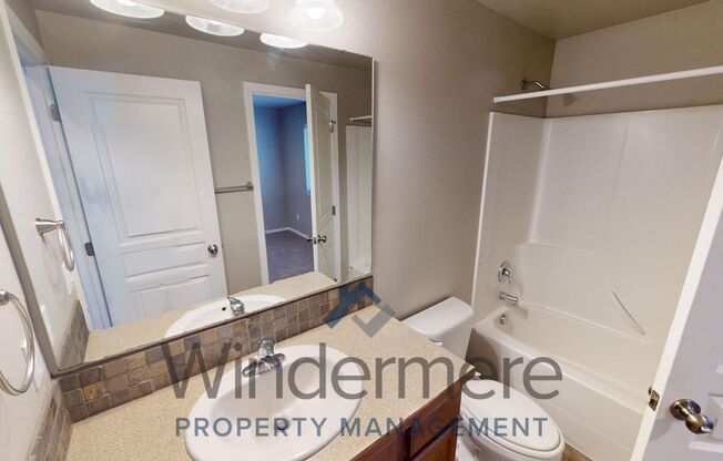 3 beds, 2 baths, 1,064 sqft, $1,695, Unit chin220-1