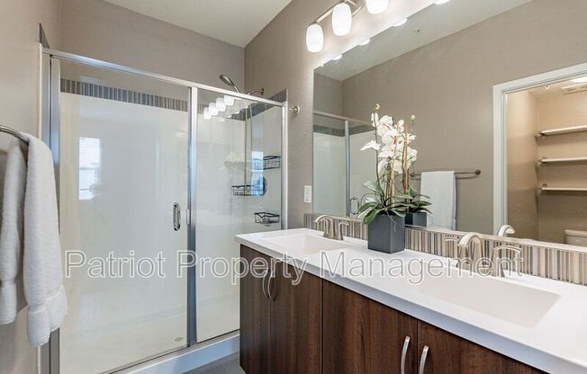 2334 E HUNTINGTON DR