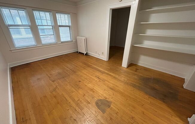 1 bed, 1 bath, $995, Unit 33