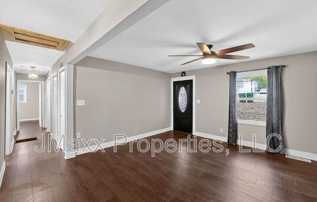 1068 REBEL FRST DR SE