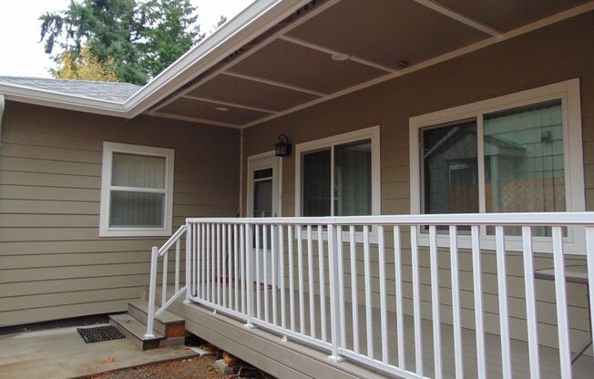 Private EV Charging in Beautiful 3 Bedroom, 2 Full Bath N. Seattle Home!!