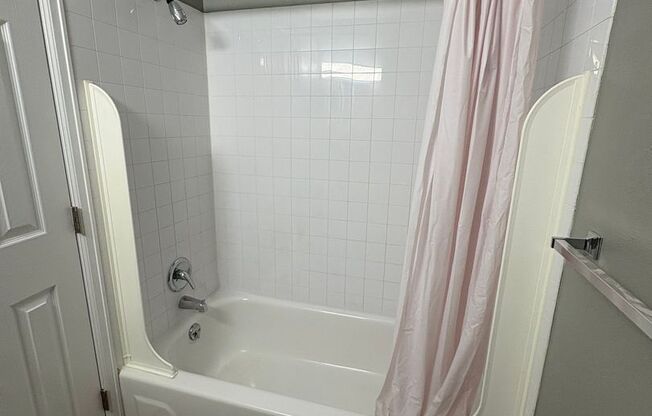 1 bed, 1 bath, 600 sqft, $899, Unit 102