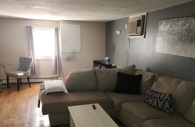 1 bed, 1 bath, 975 sqft, $2,300, Unit 1