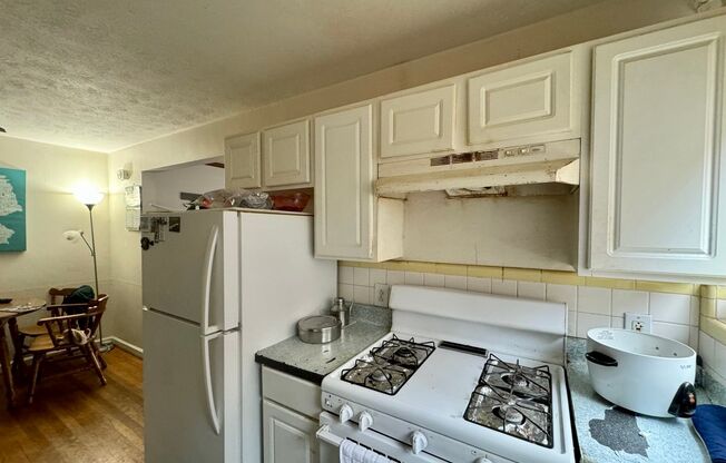 2 beds, 1 bath, 750 sqft, $1,350, Unit Unit 1