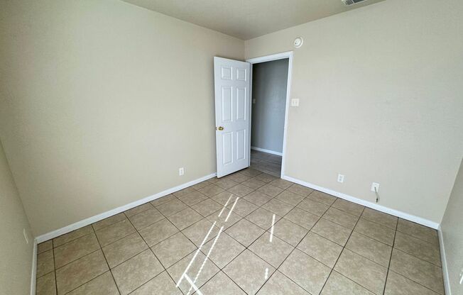 3 beds, 2 baths, 1,196 sqft, $1,300, Unit Unit A