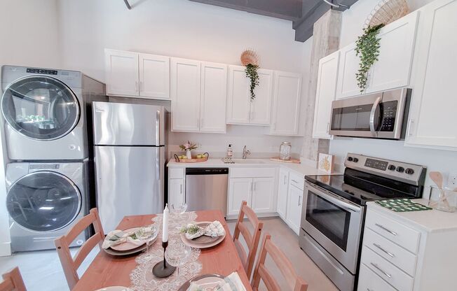 Studio, 1 bath, 567 sqft, $995, Unit A301