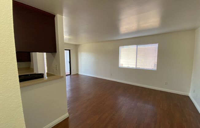 2 beds, 1.5 baths, 725 sqft, $2,195, Unit 215