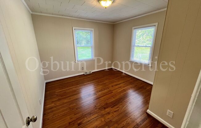 3 beds, 1 bath, $1,295