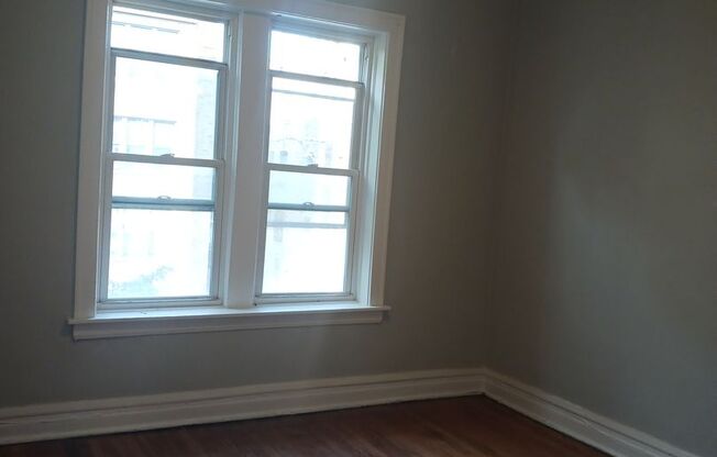 2 beds, 1 bath, $1,350