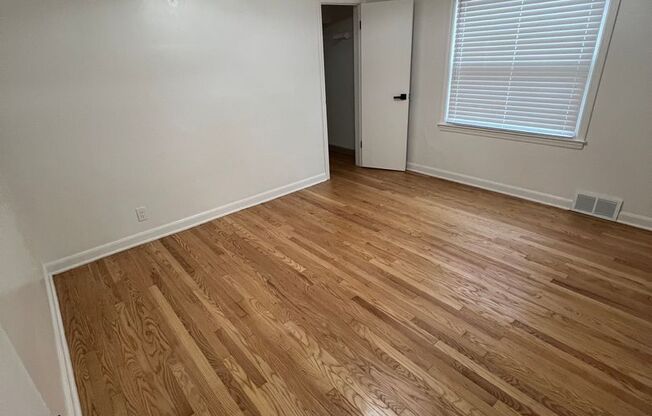 2 beds, 1 bath, 2 sqft, $1,700, Unit 4014 N Newhall St