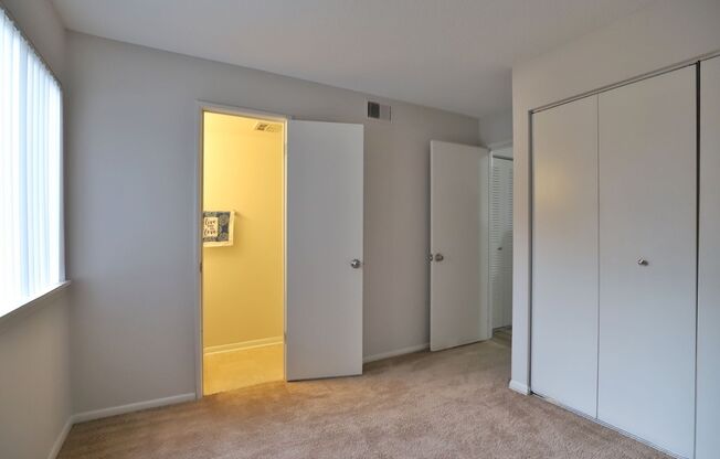 2 beds, 1.5 baths, 920 sqft, $825, Unit 1420 West Glen Avenue Apt 502