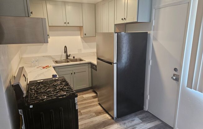 Newly Renovated Special 2 Bedroom - 1 Bathroom unit in Point Loma