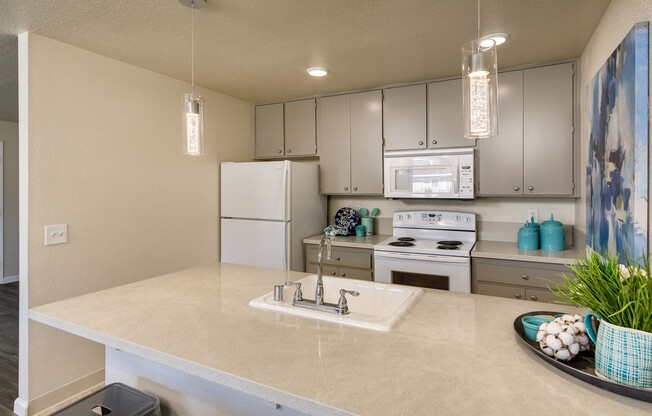 2 beds, 1 bath, $1,395