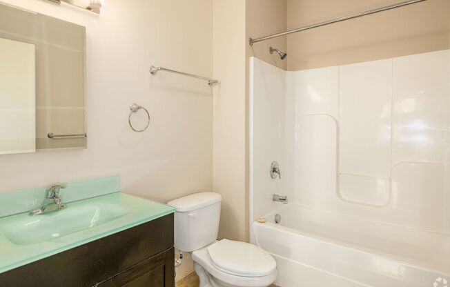 2 beds, 2 baths, 1,295 sqft, $1,990, Unit L20